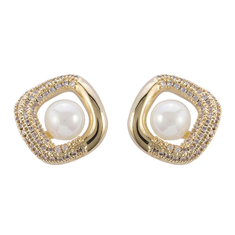 Available Pearl Studs 