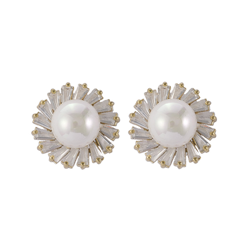  Pearl And Cz Daisy Studs $2.43-2.9
